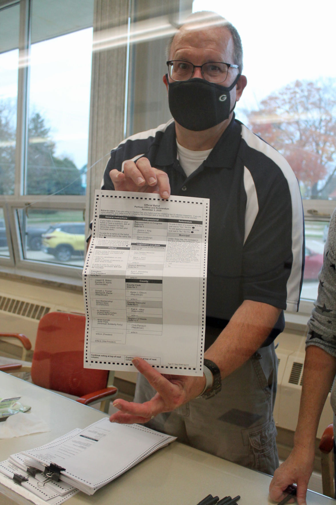In-person absentee voting-4.jpg